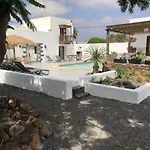 Balcon Botanico - Shared Pool - Island Location - 10 Mins Drive To Famara And La Santa
