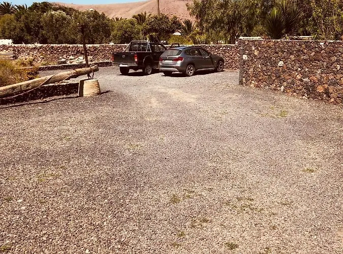 Balcon Botanico - Shared Pool - Island Location - 10 Mins Drive To Famara And La Santa