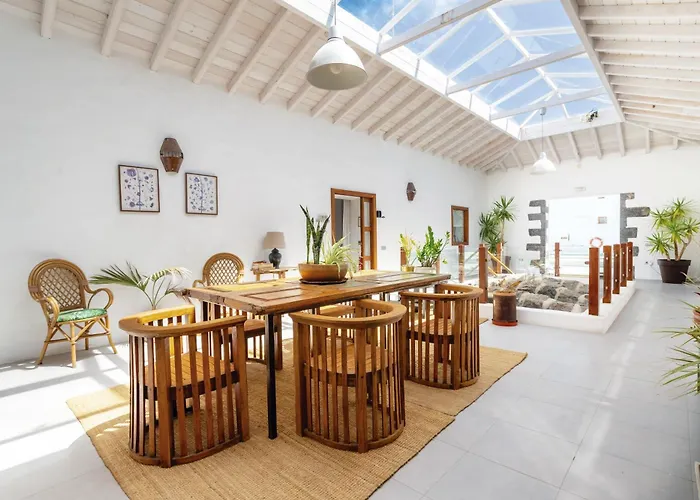 Balcon Botanico - Shared Pool - Island Location - 10 Mins Drive To Famara And La Santa