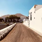 Balcon Botanico - Shared Pool - Island Location - 10 Mins Drive To Famara And La Santa * Tiagua