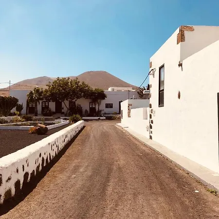 Balcon Botanico - Shared Pool - Island Location - 10 Mins Drive To Famara And La Santa * Tiagua