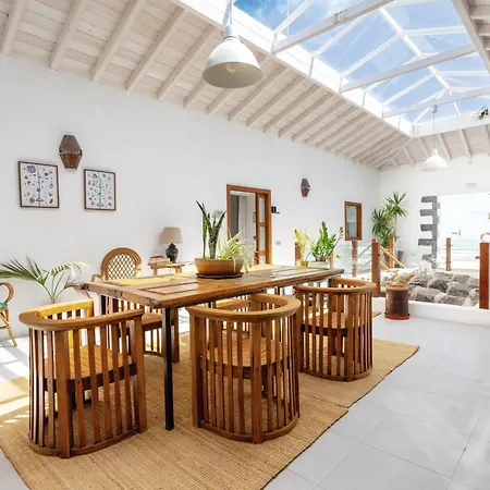 Balcon Botanico - Shared Pool - Island Location - 10 Mins Drive To Famara And La Santa