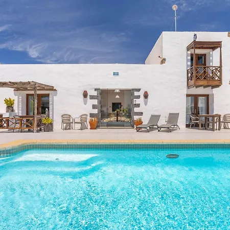 Balcon Botanico - Shared Pool - Island Location - 10 Mins Drive To Famara And La Santa Apartment *