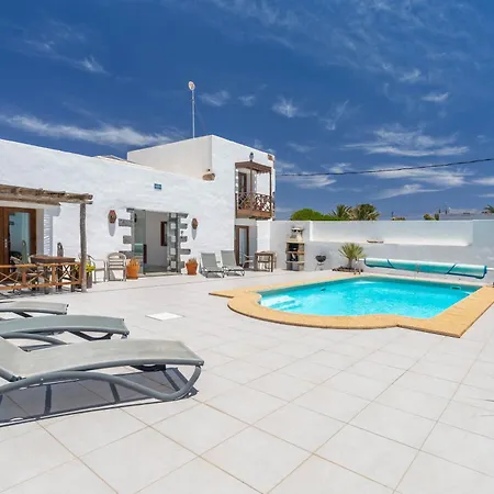 Balcon Botanico - Shared Pool - Island Location - 10 Mins Drive To Famara And La Santa Apartment Tiagua