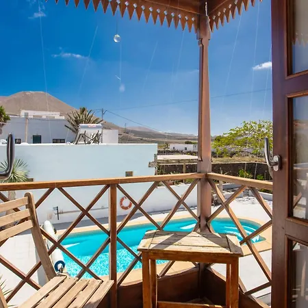 Balcon Botanico - Shared Pool - Island Location - 10 Mins Drive To Famara And La Santa Apartment Tiagua