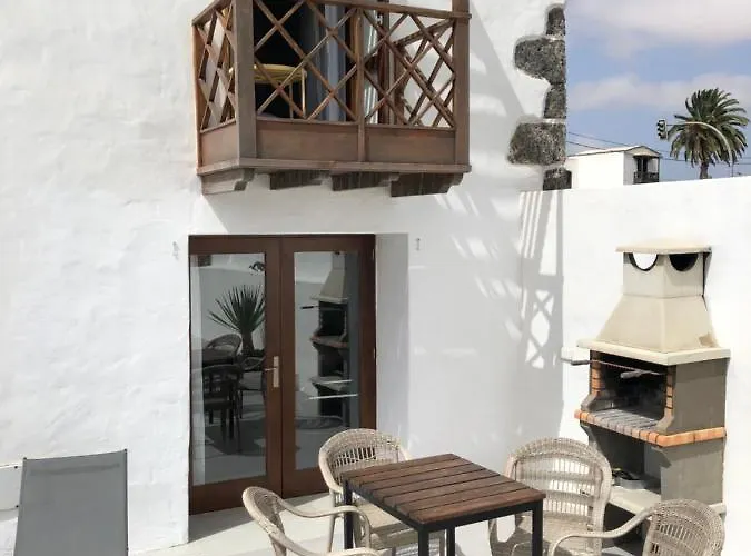 Apartment Balcon Botanico - Shared Pool - Island Location - 10 Mins Drive To Famara And La Santa Tiagua