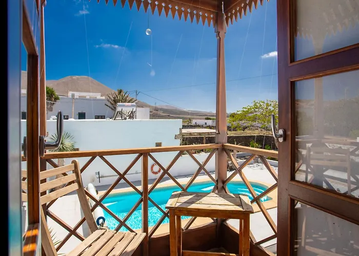 Balcon Botanico - Shared Pool - Island Location - 10 Mins Drive To Famara And La Santa Apartment Tiagua