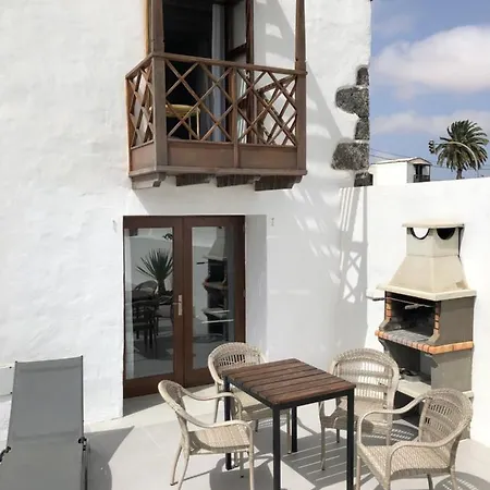 Apartment Balcon Botanico - Shared Pool - Island Location - 10 Mins Drive To Famara And La Santa Tiagua